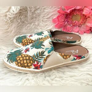 NWOT Aerosoles A2 “Have Fun” Mule Canvas Pineapples 9M